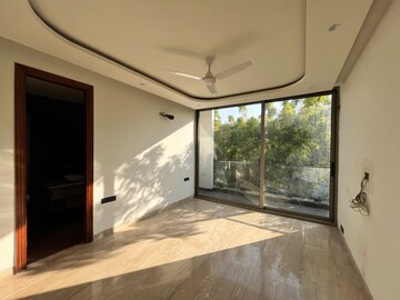 Room in 3 BHK Builder Floor at Sushant Lok I – for Rent
