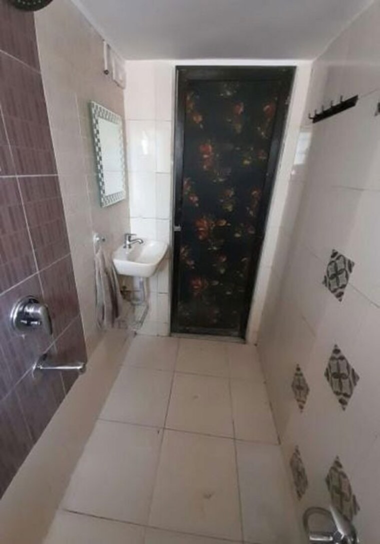 Bathroom, bandra west 2 Bedroom 700 Sq.Ft. Apartment In Bandra West Mumbai 10025775
