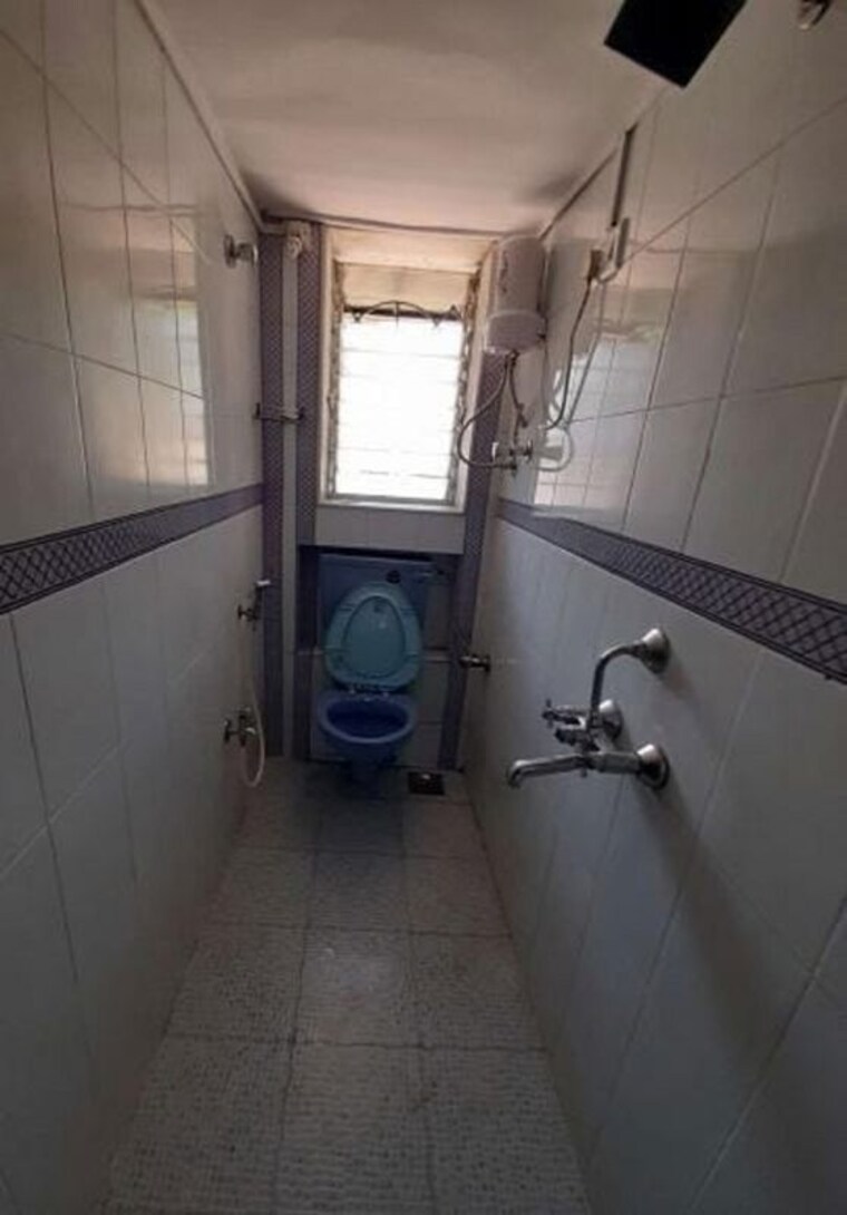 Bathroom, bandra west 2 Bedroom 700 Sq.Ft. Apartment In Bandra West Mumbai 10025775