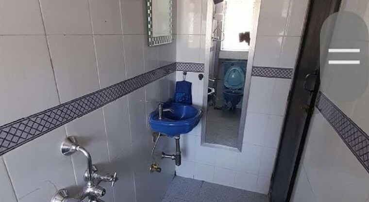 Bathroom, bandra west 2 Bedroom 700 Sq.Ft. Apartment In Bandra West Mumbai 10025775