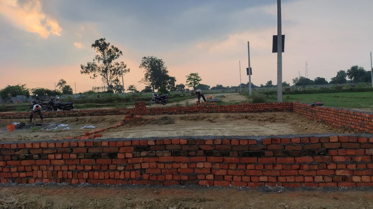 Plot For Sale in Vidhi Estate