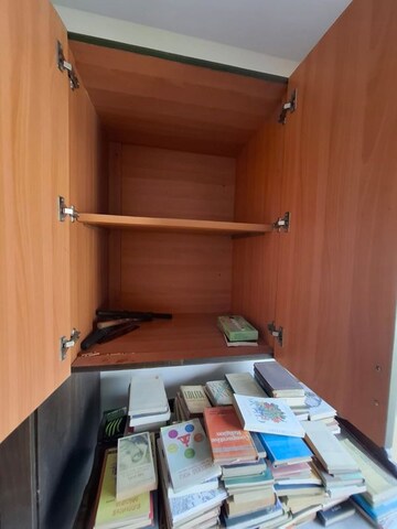 Furnished Amenities in 2 BHK Apartment at Little Hut Apartment, Bandra West – for Rent