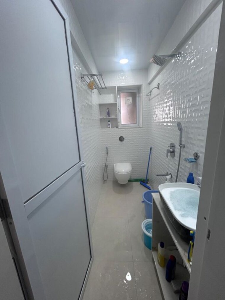 Bathroom, lokhandwala-whispering-palms 1 Bedroom 450 Sq.Ft. Apartment In Kandivali East Mumbai 10025793