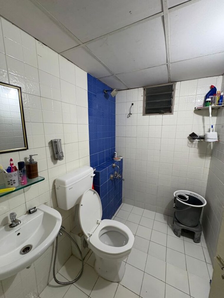 Bathroom, prahlad nagar 3 Bedroom 1500 Sq.Ft. Apartment In Prahlad Nagar Ahmedabad 10025811
