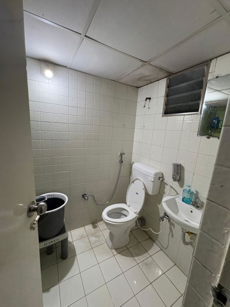 Attached Bathroom, prahlad nagar 3 Bedroom 1500 Sq.Ft. Apartment In Prahlad Nagar Ahmedabad 10025811