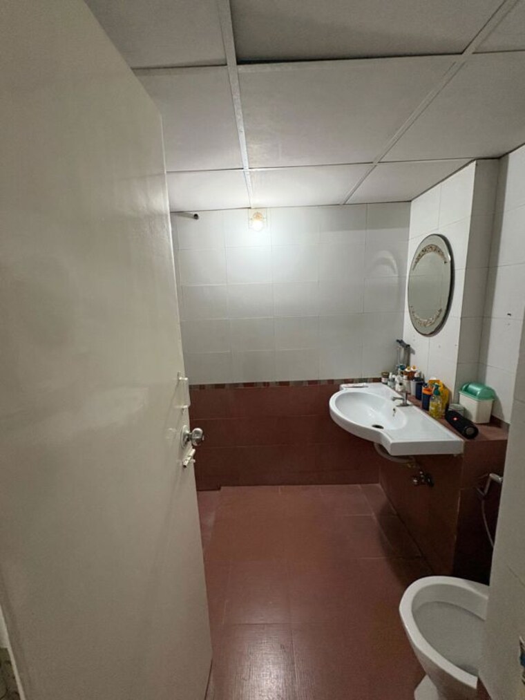 Bathroom, prahlad nagar 3 Bedroom 1500 Sq.Ft. Apartment In Prahlad Nagar Ahmedabad 10025811