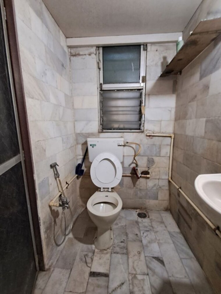 Bathroom, takshila-bldg-29-chs-ltd 2 Bedroom 750 Sq.Ft. Apartment In Andheri East Mumbai 10025758