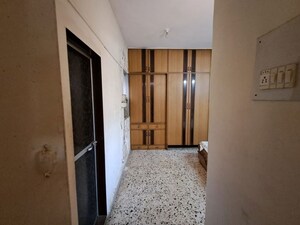Room in 2 BHK Apartment at Takshila Bldg 29 CHS Ltd, Andheri East – for Rent