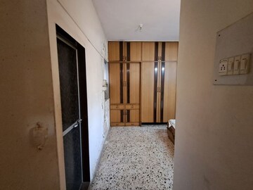Room in 2 BHK Apartment at Takshila Bldg 29 CHS Ltd, Andheri East – for Rent