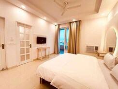 2 BHK + Study Room Apartment For Rent in Ireo The Corridors