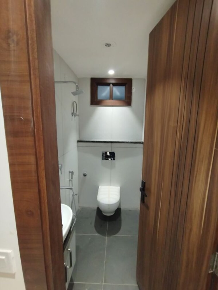 Bathroom, uttam nagar 3 Bedroom 85 Sq.Yd. Builder Floor In Uttam Nagar Delhi 10025872
