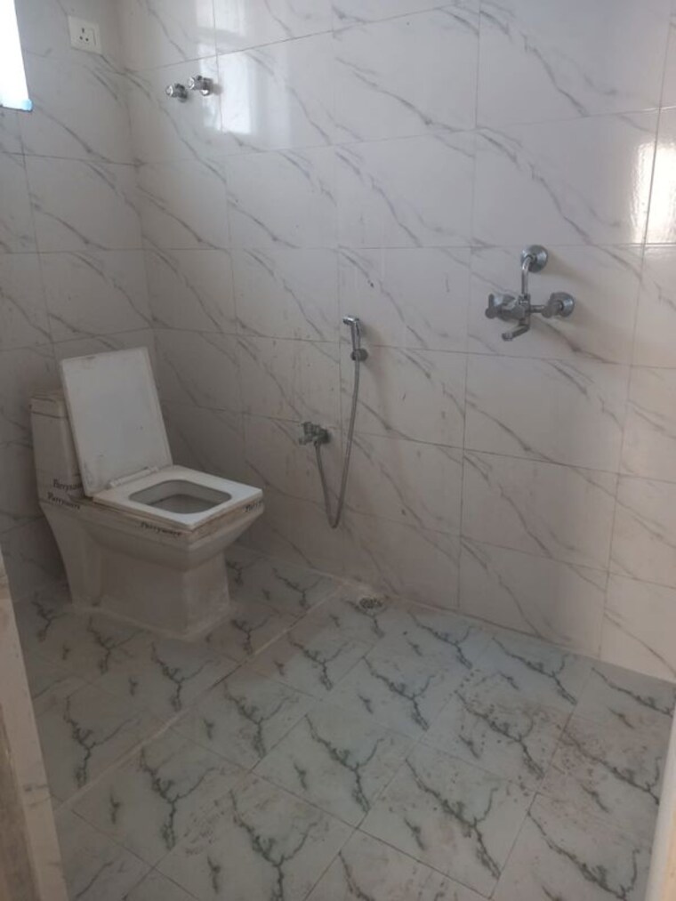 Bathroom, bariatu 3 Bedroom 1350 Sq.Ft. Apartment In Bariatu Ranchi 10025894