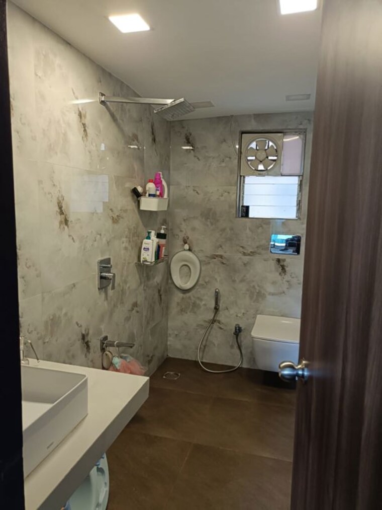 Bathroom, churchgate 3 Bedroom 2000 Sq.Ft. Apartment In Churchgate Mumbai 10007658