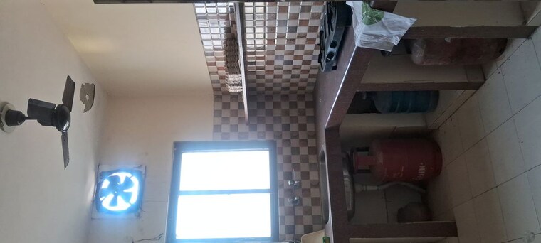 Kitchen, sarita vihar 2.5 Bedroom 1000 Sq.Ft. Apartment In Sarita Vihar Delhi 10025918