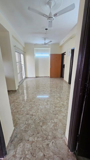 2 BHK + Extra Room Apartment For Sale in Amrapali Golf Homes
