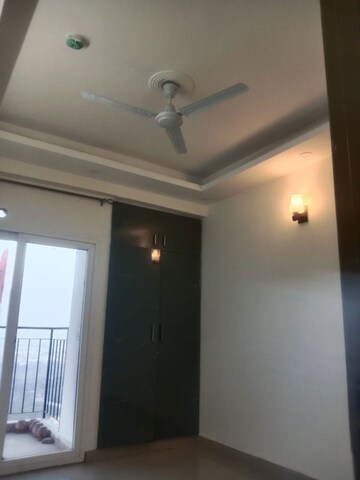 Room in 2 BHK Apartment at Amrapali Golf Homes, Sector 4 Greater Noida – for Sale