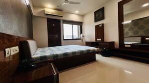 Room in 3 BHK Apartment at Satellite – for Rent