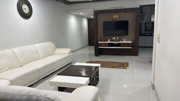 Furnished Amenities in 3 BHK Apartment at Satellite – for Rent