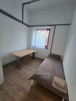 3 BHK + Pooja Room Apartment For Rent in DLF Atria