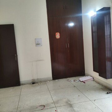 Room in 2.5 BHK Builder Floor at Ardee City, Sector 52 – for Rent