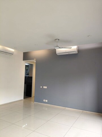 Room in 3 BHK Apartment at Central Park I, Sector 42 – for Rent