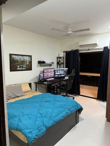 Bedroom in 5 BHK Apartment at Dona Paula – for Rent