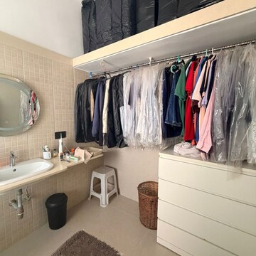 5 BHK Apartment For Sale in Marine Drive