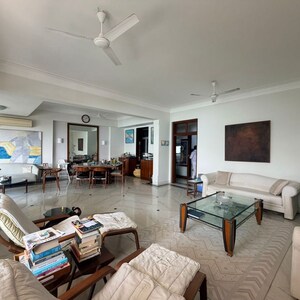 Bedroom in 5 BHK Apartment at Marine Drive – for Sale