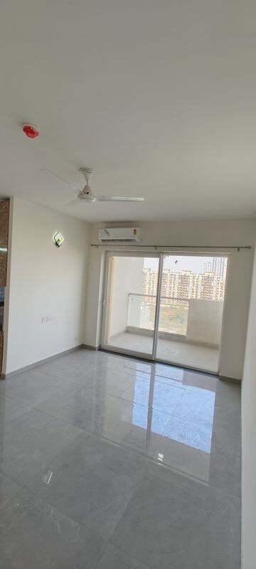 Room in 3 BHK Apartment at Tulip Yellow, Sector 69 – for Rent