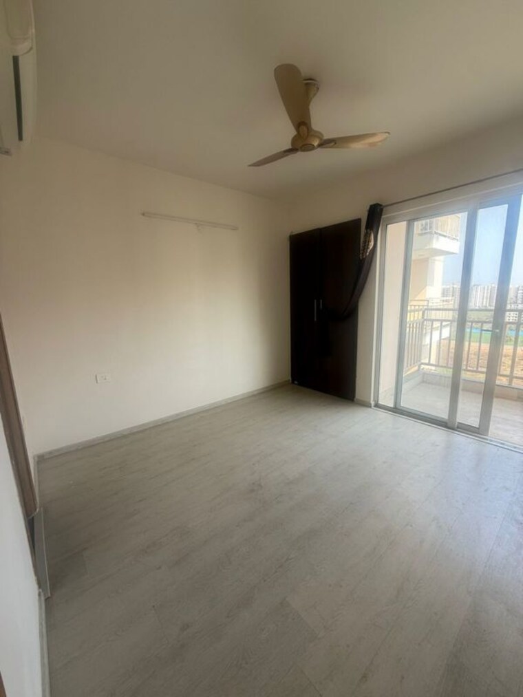 Room, tulip-yellow 3 Bedroom 1704 Sq.Ft. Apartment In Sector 69 Gurgaon 10026306