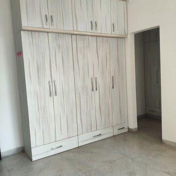 Room in 3.5 BHK Apartment at Unitech The Residences Gurgaon, Sector 33 – for Rent