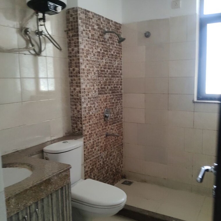 Bathroom, unitech-the-residences-gurgaon 3.5 Bedroom 1545 Sq.Ft. Apartment In Sector 33 Gurgaon 10026309