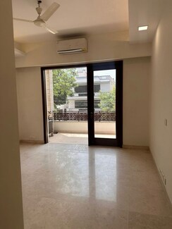 3 BHK + Servant Room Apartment For Rent in DLF Windsor Court