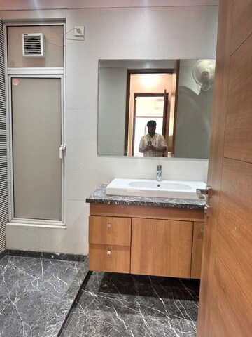 Kitchen in 3 BHK Apartment at DLF Windsor Court, Dlf Phase iv – for Rent