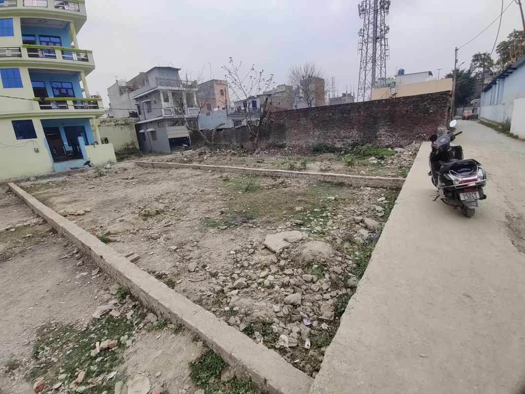 Plot For Sale in Seema Dwar