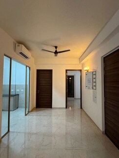3 BHK + Extra Room Apartment For Rent in Smart World Orchard