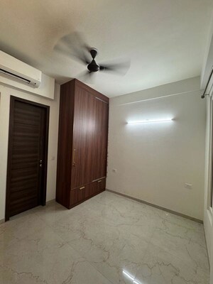 Room in 3 BHK Apartment at Smart World Orchard, Sector 61 – for Rent