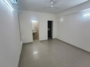 Room in 3 BHK Apartment at Smart World Orchard, Sector 61 – for Rent