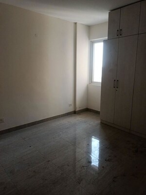 Room in 3.5 BHK Apartment at BPTP Park Serene, Sector 37d – for Sale