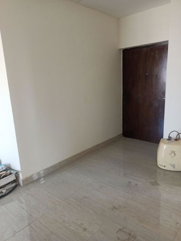 Room in 3.5 BHK Apartment at BPTP Park Serene, Sector 37d – for Sale