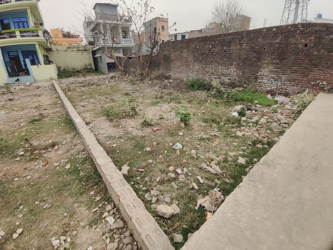 Plot For Sale in Seema Dwar