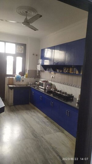 Kitchen in 3 BHK Apartment at DLF Building 10, Dlf Phase ii – for Rent