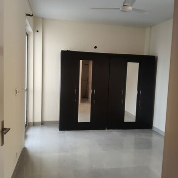 Room in 2.5 BHK Apartment at BPTP Park Prime, Sector 66 – for Rent
