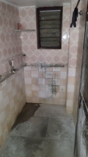 Bathroom in 1 BHK Apartment at Dombivli West – for Rent