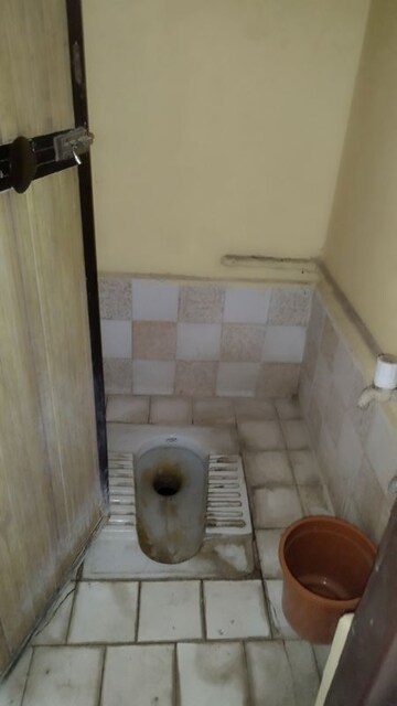 Bathroom in 1 BHK Apartment at Dombivli West – for Rent