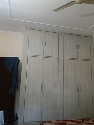 Furnished Amenities in 3 BHK Builder Floor at Jubilee Apartments, Sector 15 – for Rent