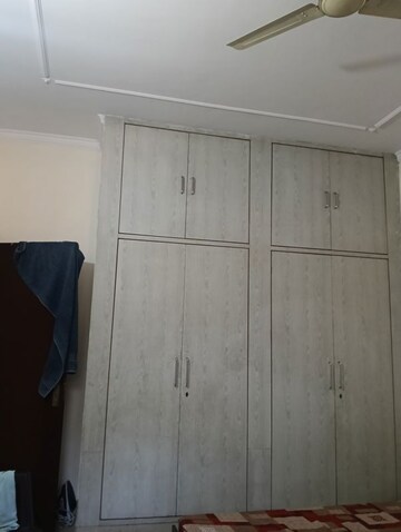 Furnished Amenities in 3 BHK Builder Floor at Jubilee Apartments, Sector 15 – for Rent