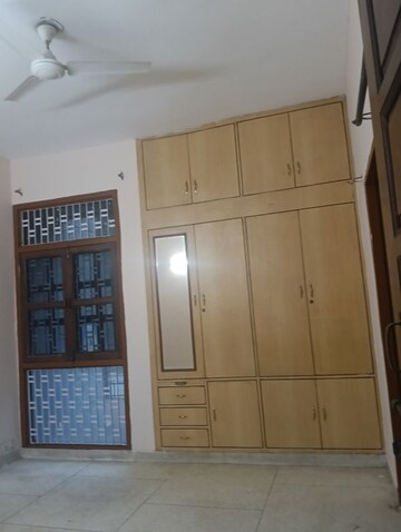 Building Lobby in 3 BHK Builder Floor at Jubilee Apartments, Sector 15 – for Rent