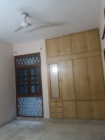 Furnished Amenities in 3 BHK Builder Floor at Jubilee Apartments, Sector 15 – for Rent