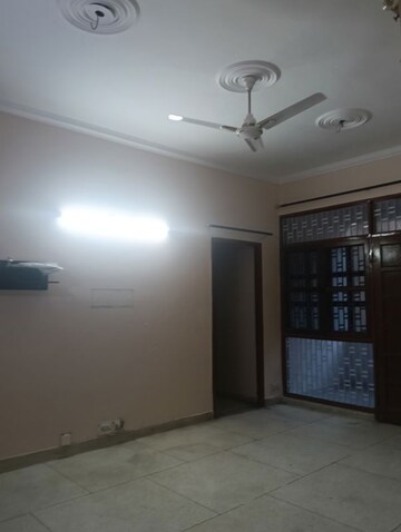 Room in 3 BHK Builder Floor at Jubilee Apartments, Sector 15 – for Rent